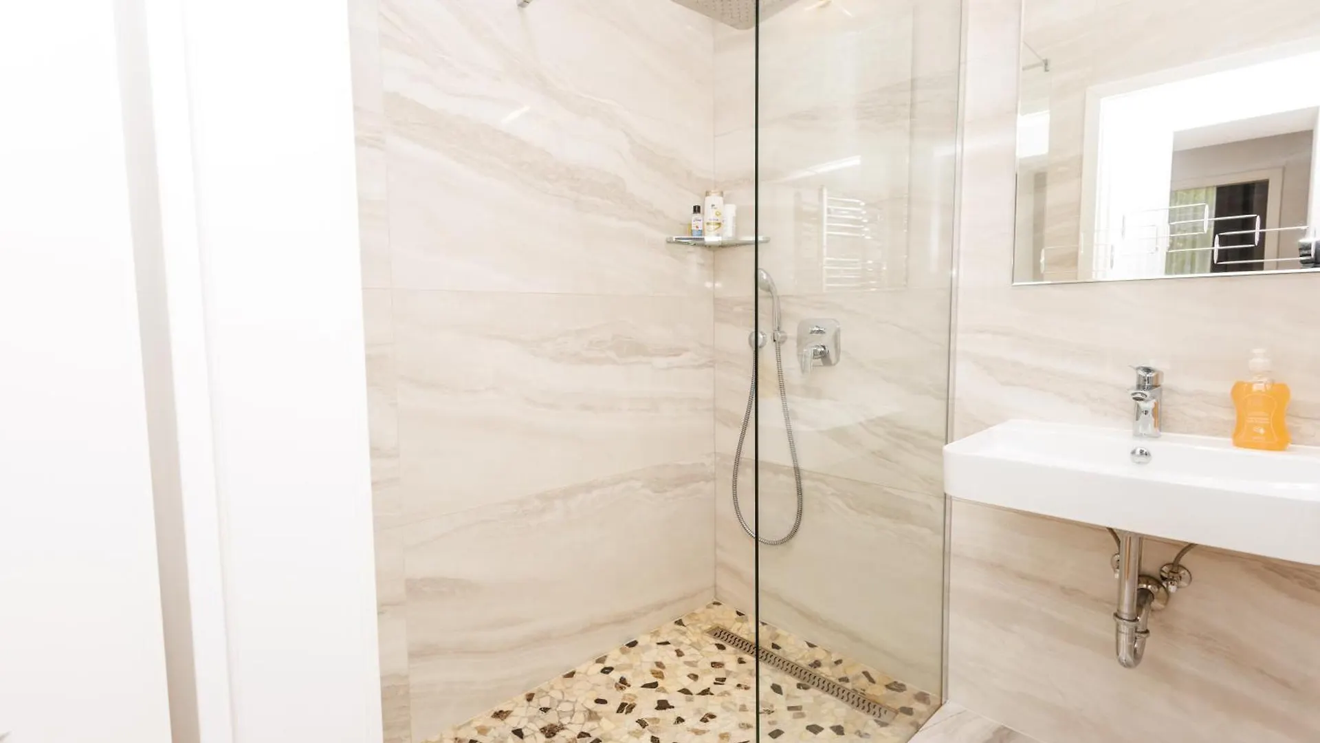 Apartment 5 Beds 2 Bedrooms Top Apart In Vienna'S Heart Austria